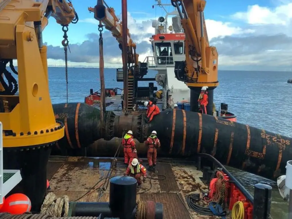 Maîtriser l'Art du Nettoyage des Déversements de Pétrole dans les Pipelines : Techniques, Défis et Solutions