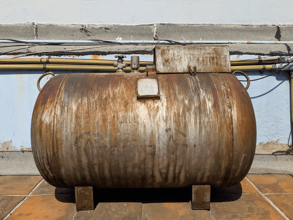 Nettoyage des Réservoirs de Gaz Rouillés : Guide Ultime & Solutions avec AQUAQUICK 2000