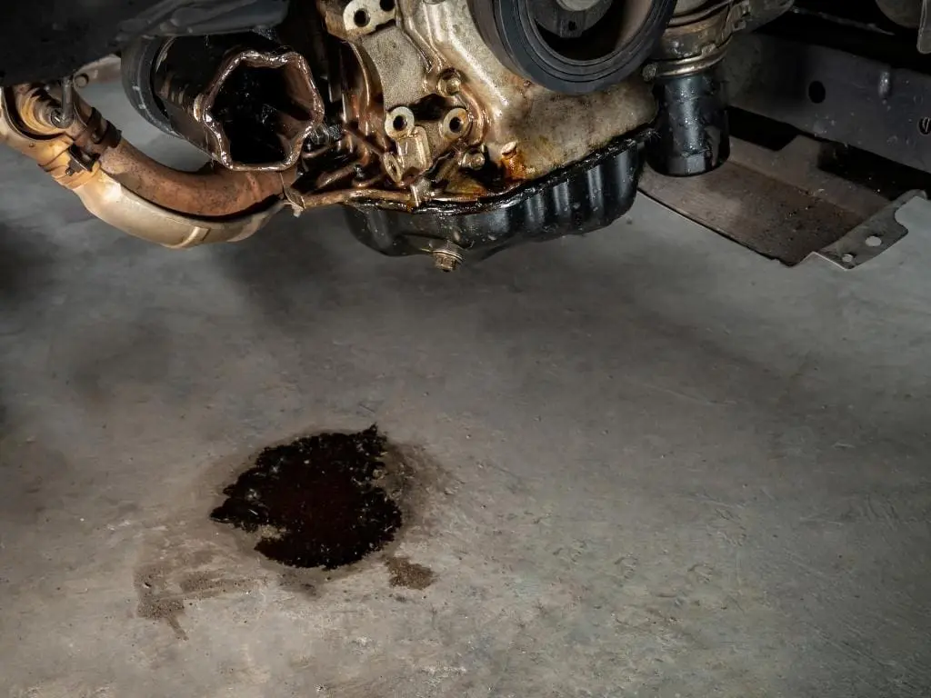 Fuite d'huile moteur : Causes, risques et solutions